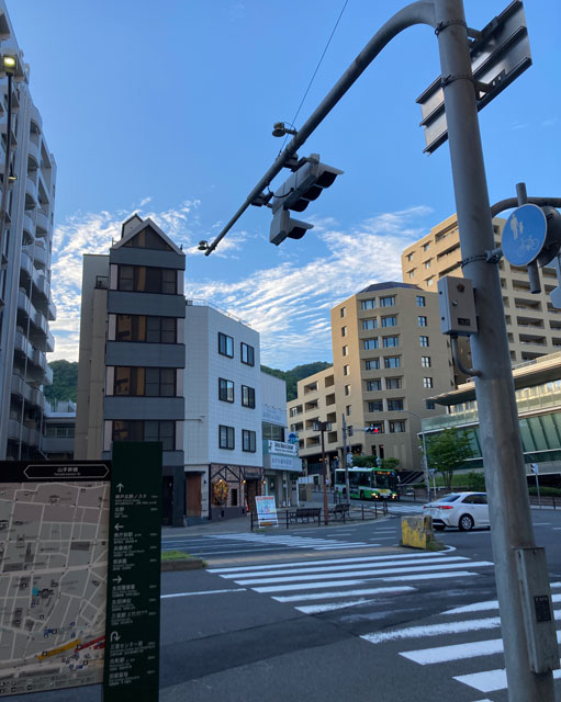 ���R��3����